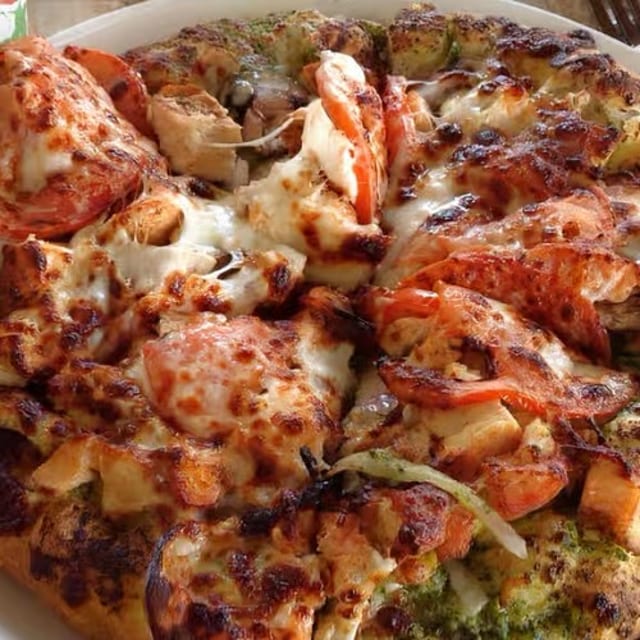 28. Pesto Chicken Pizza (14" Large).